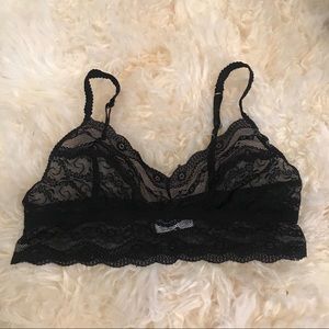 ❣️ SOLD❣️ 🖤 2 LACEY BLACK BRALETTES 🖤